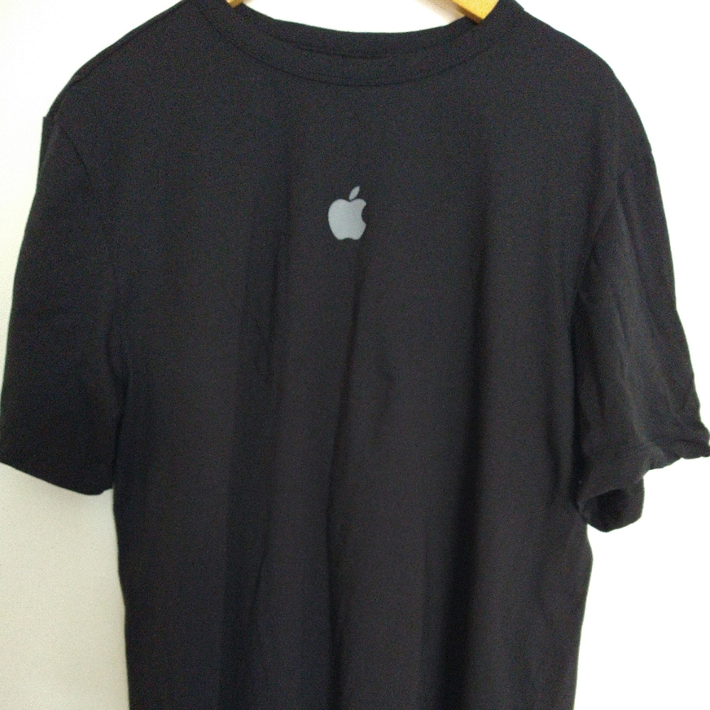 Apple logo shirt size L